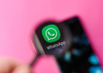 Pembe WhatsApp’a Sakın Aldanmayın