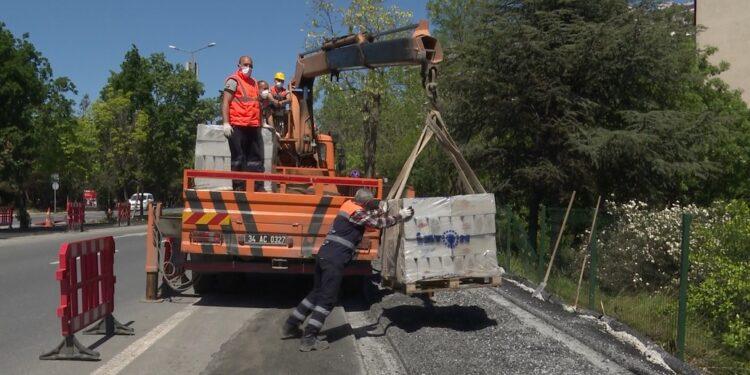 İBB Yollardaki Kara Noktalara Operasyon Yapıyor