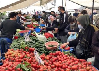 Bir Günde İstanbul’da 438 Semt Pazarı Açıldı