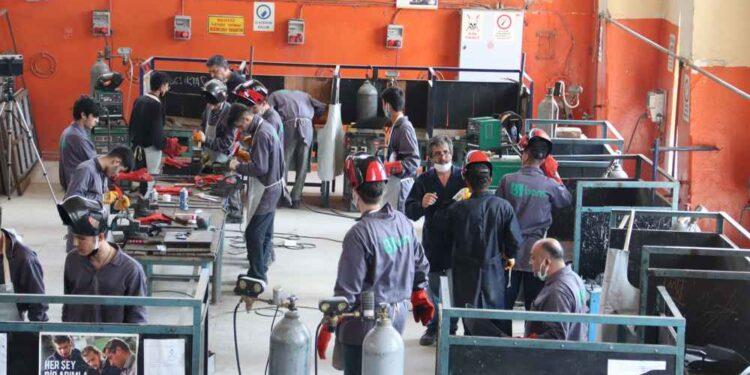 Mesleki Eğitimde 21. Yüzyıl Eğitim Modeli Pilot Eğitimlerinin İlki Adana Mesleki Eğitim Merkezi’nde Tamamlandı