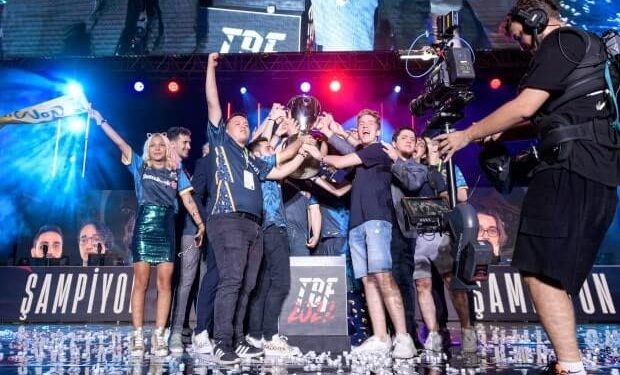 İzmir LoL Türkiye Büyük Finali’ne Ev Sahipliği Yaptı