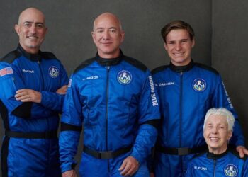 Jeff Bezos Uzaya Çıktı ve Geri Geldi