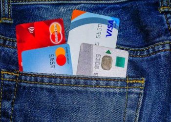 Kredi Kartı Fotoğrafları WhatsApp Gruplarında Dolaşıyor, Finansal Bilgiler Tehlikede
