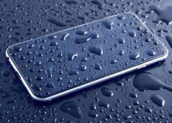 Sıvıyla Temas Eden Telefonlarını Kurtarmak İsteyenler Bu Adımlar Dikkat Etmeli