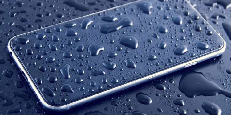 Sıvıyla Temas Eden Telefonlarını Kurtarmak İsteyenler Bu Adımlar Dikkat Etmeli