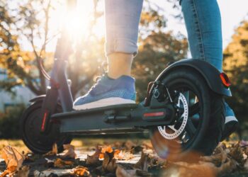 Elektrikli Scooter Kullanırken Koruyucu Ekipman Şart