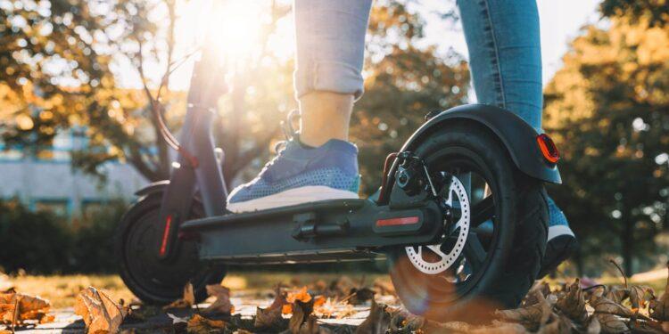 Elektrikli Scooter Kullanırken Koruyucu Ekipman Şart