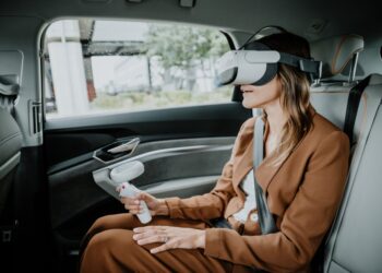 Audi’den Yolculara Sanal Gerçeklik Uygulaması Holoride