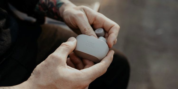 JBL’in En Yeni Kablosuz Kulaklığı Wave 100 TWS Satışa Çıktı