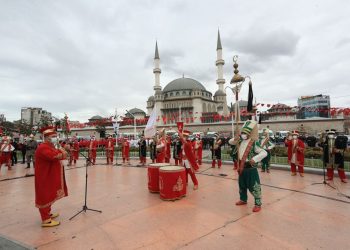 ‘İstanbul’un Kurtuluşu’ Taksim’de Kutlandı