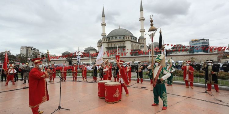 ‘İstanbul’un Kurtuluşu’ Taksim’de Kutlandı