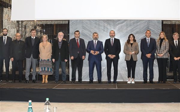Türkiye’de Televizyon İzleme Süresi 4,5 Saati Aştı
