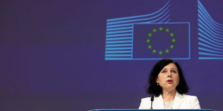 Avrupa Komisyonu Siyasi Reklamlar için Şeffaflık İstiyor
