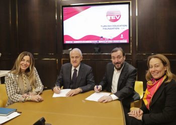 Türk Eğitim Vakfı (TEV)’nın Bursdesteği, İngiltere’ye Uzandı