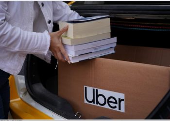 UBER Sarı Taksiler İle Toplanan 14.158 Kitap Köy Okullarına Ulaştırıldı