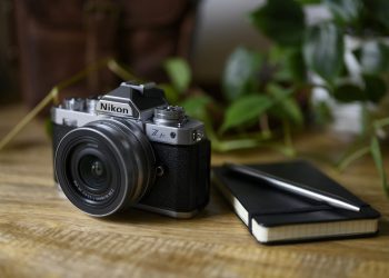 Klasik Tasarım ve Yeni Teknolojinin Buluşması: Nikon Z fc
