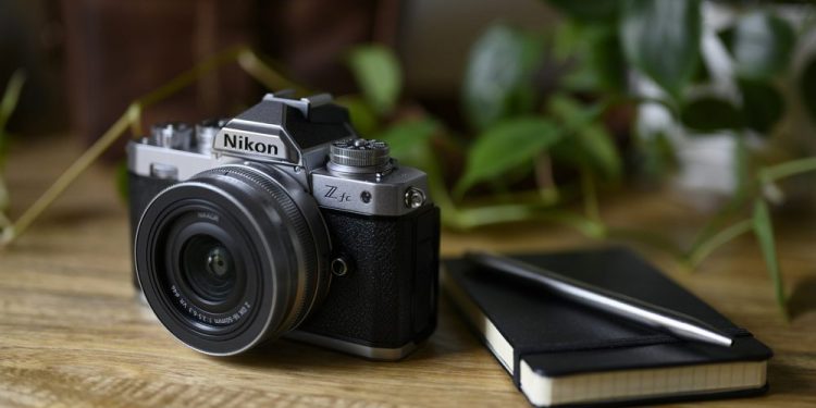 Klasik Tasarım ve Yeni Teknolojinin Buluşması: Nikon Z fc