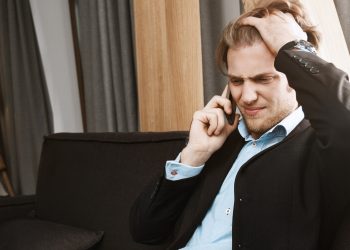 Cep Telefonu Beyin Tümörünü Tetikliyor : Günde 4,8 saat Telefondayız