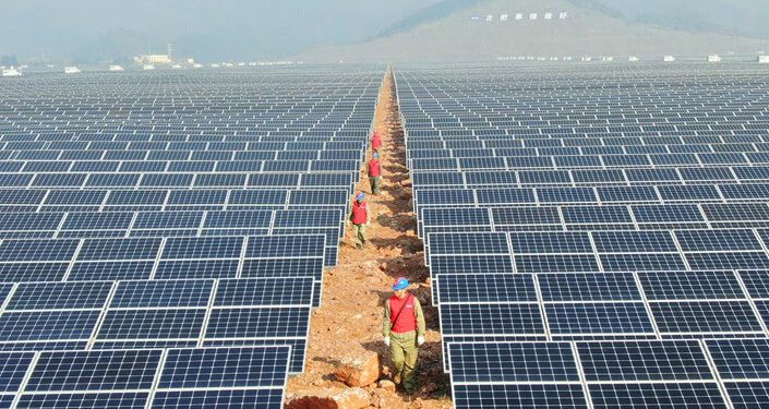 Çin, 1.3 Milyar Euroluk Dev bir Güneş Enerji Tesisi Kuruyor