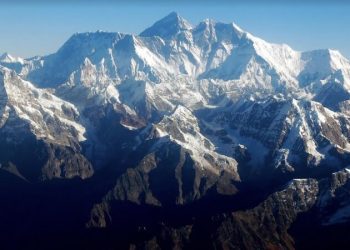 Çin, Everest’in Altında Büyük bir Lityum Yatağı Buldu