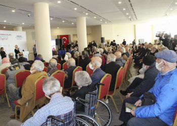 İBB’den Yaş Almışlara Teknoloji Hediyesi