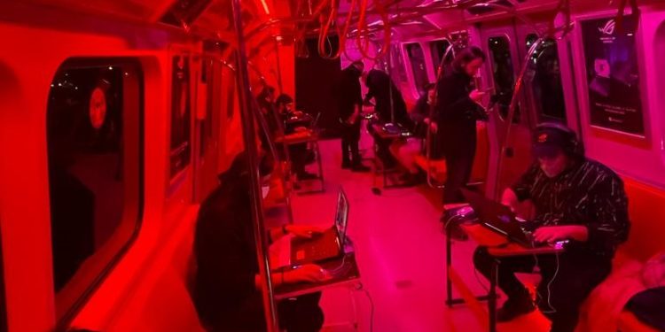 Gamerlar, İstanbul Metrosu’nda ROG İle Oyuna Devam Etti