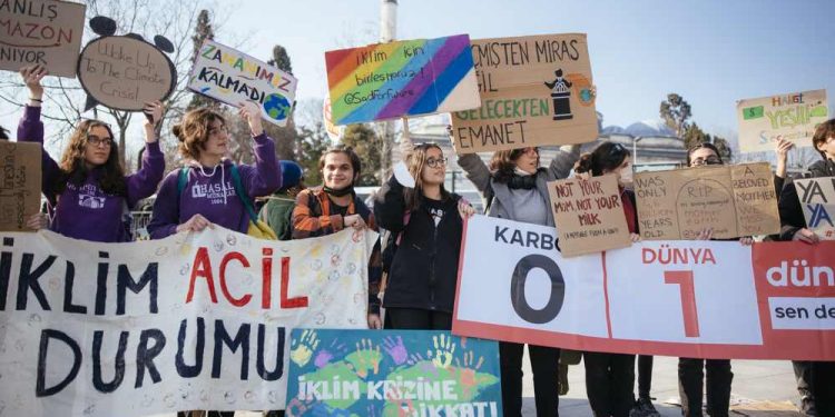 Genç İklim Aktivistleri Dünya Günü’nde Karar Vericilere Sesleniyor: İklim Acil Durumu İlan Edilsin
