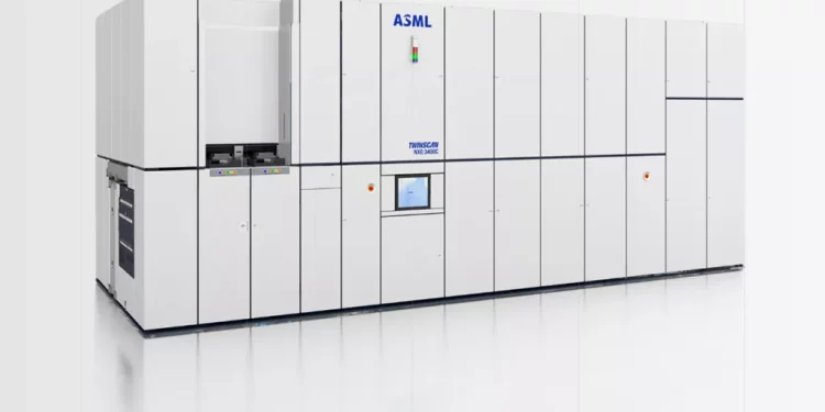 ASML Çip Üretim Cihaz Siparişlerini Ancak % 60 Karşılayabileceğini Açıkladı