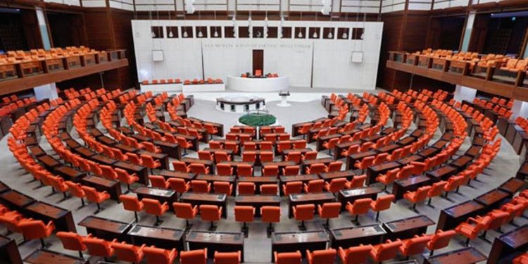 AKP’nin Dezenformasyon Yasa Tasarısı Yarın Dijital Mecralar Komisyonuna Geliyor