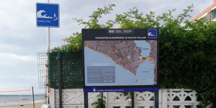 İstanbul Sahillerine 100 Tsunami Tabelası