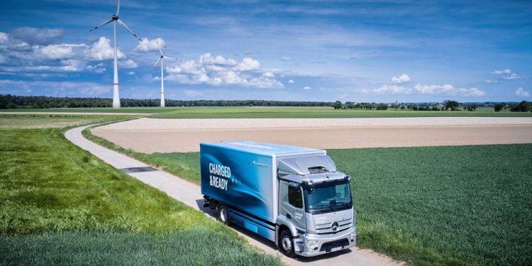 Dünyanın İlk Ağır Sınıf Elektrikli Kamyonu Mercedes-Benz eActros, Tanıtıldı