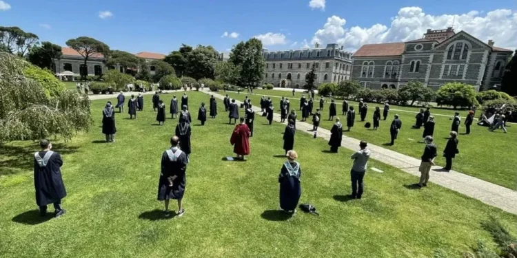 Boğaziçi Üniversitesi Mensuplarının Kişisel Verilerinin Bir Firma İle Paylaşıldığına Dair İddialar Meclis’e Taşındı