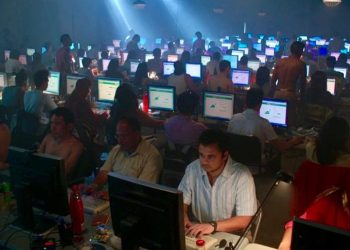 Google, Arama Sonuçlarını İyileştirmek için Tıklama-Çiftliklerini Geriye İtecek
