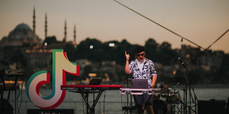 Parklarda Caz Tiktok Sahnesi’ne Büyük İlgi