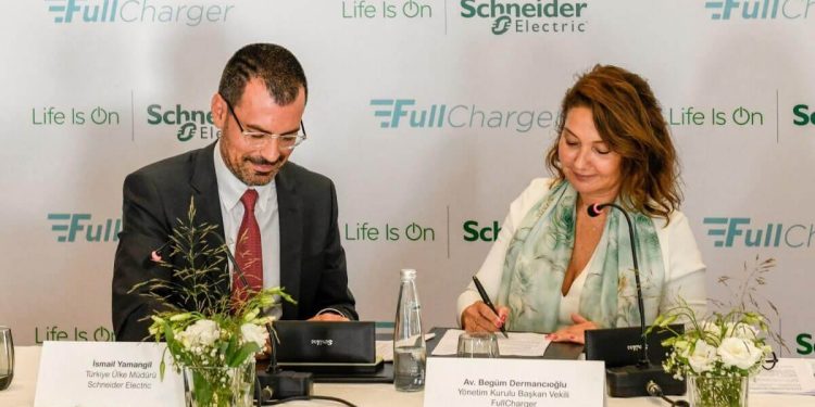 Schneider Electric Türkiye, Şarj İstasyonu Kurulumu için FullCharger ile iŞ Birliği Anlaşması İmzaladı