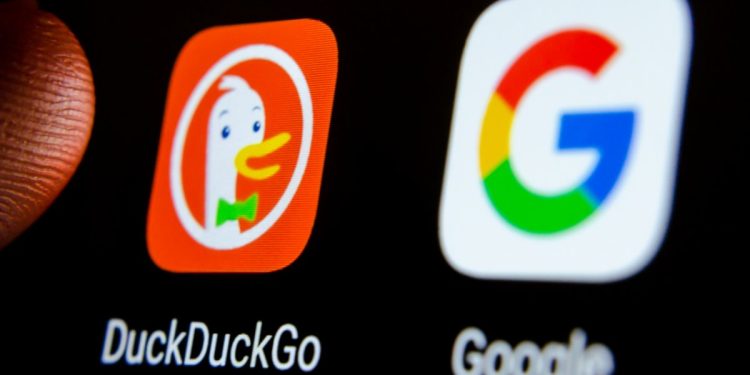Debian Linux, Chromium için Varsayılan Arama Motorunu Google’dan, DuckDuckGo’a Değiştiriyor