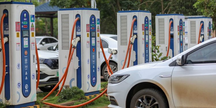 Çin’deki Elektrikli Araç Şarj Noktası Sayısı 3 milyon 980 bine Ulaştı