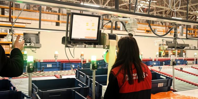 Yapay Zeka ile Desteklenen Teknolojiler Modern Depolama Sistemlerine Çözüm Sunuyor