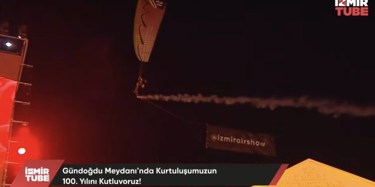 İzmir Semalarında Büyük Zaferin Görkemli Kutlaması, Airshow Gökyüzüne Damgasını Vurdu