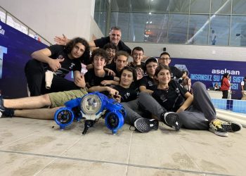 Cağaloğlu Anadolu Lisesi CALROV Ekibi Singapur Yolunda