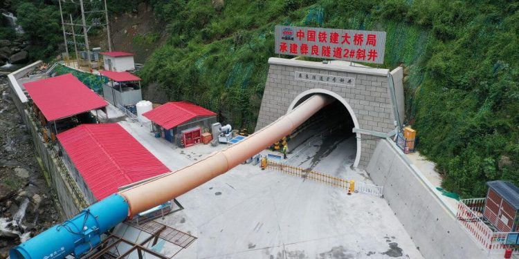 Dünyanın En Uzun Hızlı Tren Tünelinin Temeli Atıldı