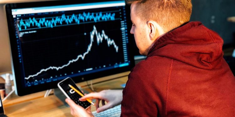 Kripto Yatırımcıları İçin Temel ve Teknik Analiz Nasıl Çalışır?