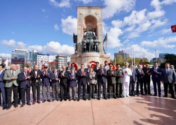 ‘İstanbul’un Kurtuluşu’ Taksim’de Kutlandı