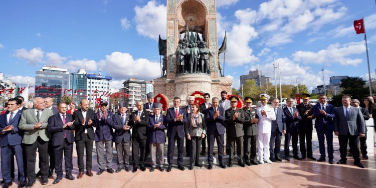 ‘İstanbul’un Kurtuluşu’ Taksim’de Kutlandı