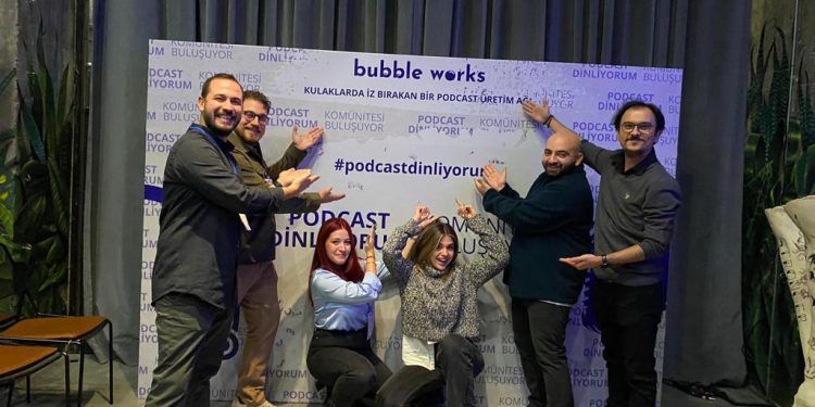 “Podcast Dinliyorum Komünitesi”, Tüm Podcastseverleri Bir Araya Getirdi