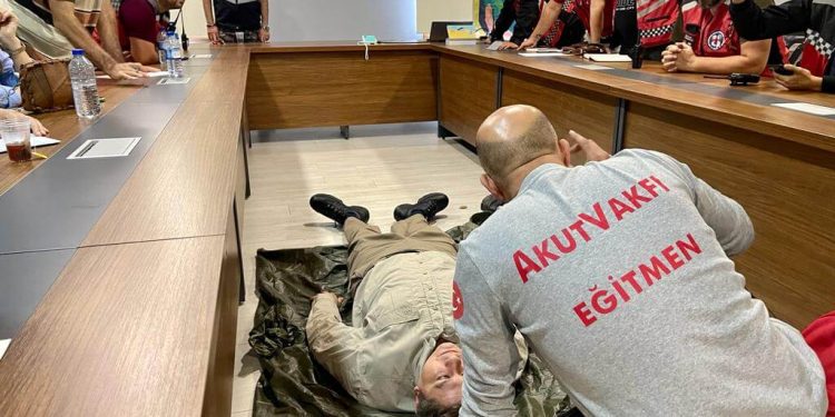 İBB Akom ve Akut Vakfı’nın Afet Eğitimleri Başladı