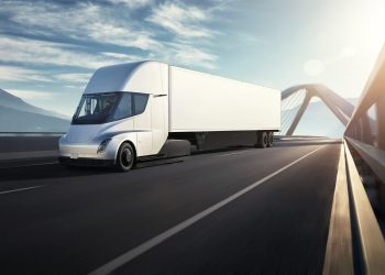 Musk, Tesla’nın Yarı Elektrikli Kamyon Üretimine Başladığını Söyledi