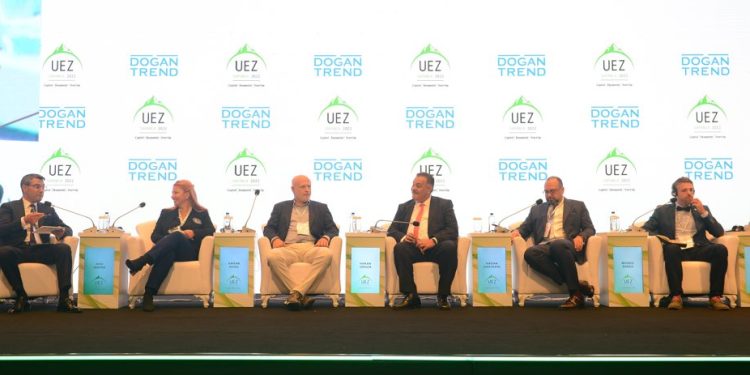 Ahu Serter: Önümüzdeki 10 senede 25 Otomobil Üreticisi Yarıya Düşecek