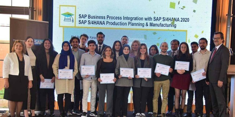 SAP Genç Profesyoneller Programı Yeni Dönem Mezunlarını Verdi