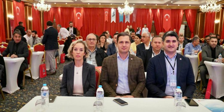 CHP Bilişim Sorumluları İzmir’de Kampa Girdi
